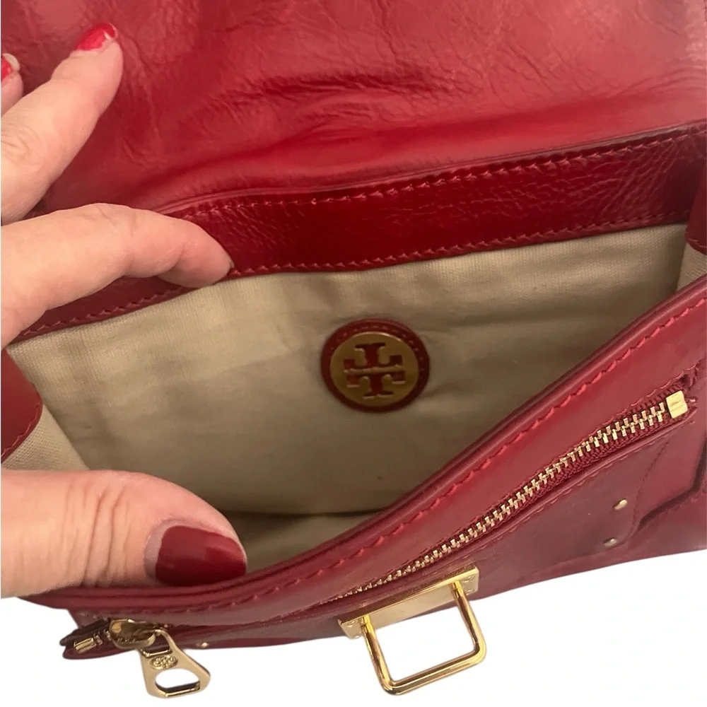 Tory Burch “Vivian” Wristlet / Clutch in Red Leather & Suede - c 2010’s - Picture 5 of 6